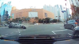 [슬라이드 뉴스] 광란의 질주 부산 포르쉐 사고 운전·동승자, 치르게 될 대가는?