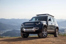 [시승기]정통 오프로더 올 뉴 디펜더 차타고 단숨에 800m정상까지