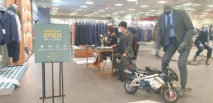 패션부터 식물·가구까지 몽땅 판다…롯데마트 패션 매장 대변신