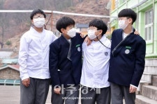학창시절 추억 될 한복교복 입고 학교로...시범사업 시작