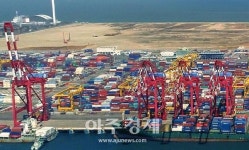 [인천항만공사] 인천항 컨테이너 물동량 4년 연속 300만TEU 돌파