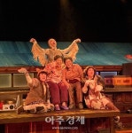 [문화리뷰] 코로나 시대에서 만난 함께의 가치, 뮤지컬 식구를 찾아서