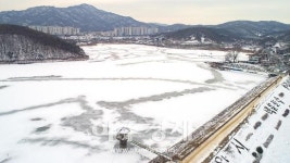 의왕시, 연일 한파로 의왕 백운호수 꽁꽁 얼어붙어