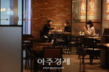 [포토] 오늘부터 카페 내 취식 가능