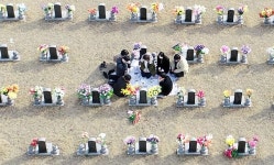 설 연휴에도 5인 이상 못 모인다