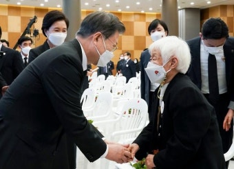 文 대통령, 부활절 맞아 “회복·도약…공정·정의 자리잡도록 노력”