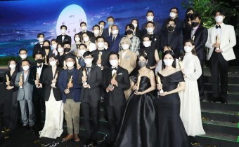 [포토] 영광의 '2021 백상예술대상' 수상자들