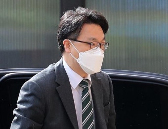 '이성윤 공소장 유출' 수사, 공수처·검찰 간 전선(戰線)될까...'검언유착' 겨냥하나