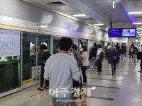 [르포] 혼잡률 280% 지옥철 골드라인뿐…추가 교통수단은 감감무소식