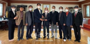 김상호 하남시장, 덕풍동 전주이씨 희령군파 종친회에 감사패 전달