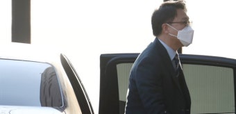 강제수사 위법성 논란 휩싸인 공수처, '이성윤 공소장 유출' 압색 재개