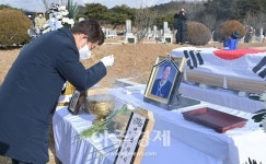 권영진 대구시장, 故 장병하 애국지사 국립대전현충원 안장식 참석 애도
