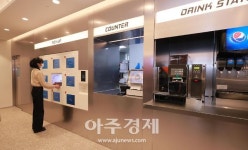 [포토] 롯데리아, 40년 역사 최초 플래그십 스토어 L7홍대점 오픈