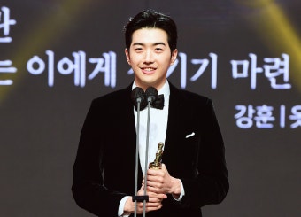 [포토] 강훈, 남자 신인상 수상 (2021 MBC 연기대상)