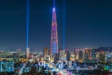 [포토] 롯데월드타워, 새해맞이 카운트다운 희망의 레인보우 라이팅쇼 진행