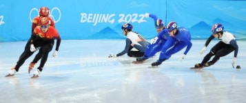 [2022 베이징 동계올림픽] 한국 쇼트트랙, 혼성계주 예선 탈락… 얼음에 걸린 박장혁
