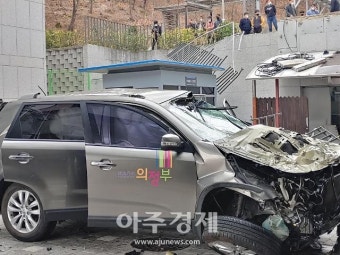 의정부시청 옥외 주차장서 관용차량 추락…'급발진' 주장