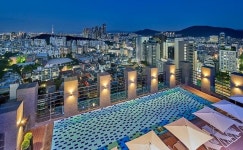 벌써 봄…힐튼 인 가든 서울 강남, 야외 수영장 개장