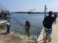 동해해경, 삼척 궁촌항 항내 빠진 사고차량 인양