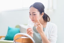 화장품 광고에 좁쌀 케어...法 의약품 오인할 우려, 위법