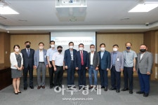 신경호 강원도교육감, 춘천YMCA로부터 장학금 2000만원 전달 받아