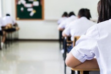 [아주 돋보기] 교단에 드러누워 여교사 촬영…속수무책 추락하는 교권