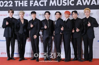 [화보] '2022 더팩트 뮤직어워드' 레드카펫 밟는 에이티즈(ATEEZ)