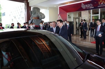 尹, G20때 현대차 대신 벤츠 탑승 논란...대통령실 