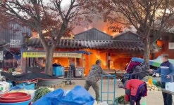 [슬라이드 포토] 담양 창평시장 화재...치솟는 불길