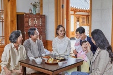 교육 수준 높고 직업 안정적이면, 소득 많으면 행복 수준 높아