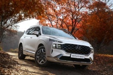 현대차‧기아, 내년 신차 쏟아낸다…갤로퍼 닮은 싼타페, 대형 전기 SUV EV9