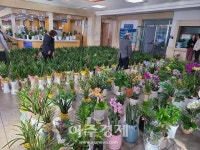 경산시 여정회, 승진·전보 축하화분 나눔 행사로 소외된 이웃 돕는 온정 펼쳐