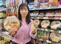 HMR에도 띠부씰이?... CU, 짱구로 캐릭터 씰 인기 잇는다