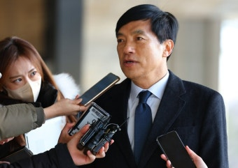 '김학의 불법 출국금지' 이규원 검사 선고유예...'수사무마' 이성윤 무죄