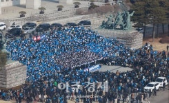 [포토] 국회 본관 앞 푸른물결
