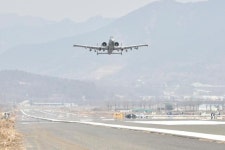 한미연합 비상활주로 이착륙 훈련…美 A-10 공격기 등 참가