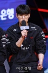 [포토] 답변하는 T1 오너 문현준