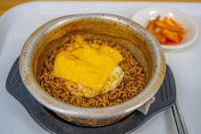 [기수정의 여행 미학] 벚꽃 엔딩 아쉬움 달래줄 가성비 갑 학식 데이트