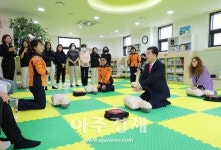의왕소방, 엘센트로 푸른도서관 관계자 대상 심폐소생술 교육
