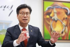 [아주초대석] 김영식 국민의힘 의원 중흥기 넘어선 네이버·카카오, 소비자 배려 안하면 강한 규제 필요