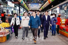 이재준 수원시장, 화서시장 아케이드·화서1동 공영 주차장공사 조속히 마무리하겠다