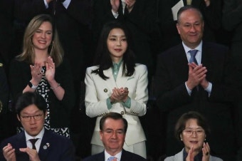 [포토] 기립박수 보내는 김건희 여사
