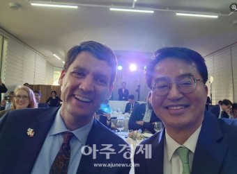 김동연, 캐나다 미래 리더 '이비' 수상 만남...혁신동맹 강화