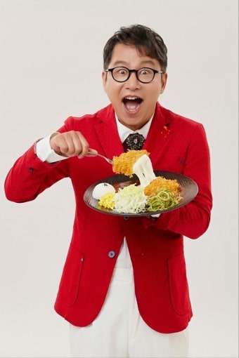개그맨 심현섭, '브라운돈까스' 전속모델 지면광고 촬영