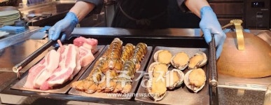 [기수정의 여행 in] 스시 맛보며 영화감상·불쇼 즐기며 철판요리...나홀로 떠나는 제주 호캉스