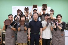 성남시청소년재단, 임직원이 함께하는 지역사회 우드카빙 사회공헌활동 펼쳐