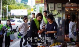 대구행복진흥원, 대동시장서 임직원 60여 명… 추석 전통시장 장보기 나서