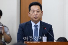 [포토] 국감 출석한 박영진 더케이텍 대표