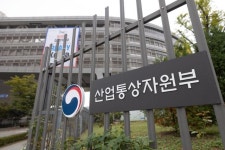 산업부, 건설기계 분야 유공자 18명에 산업포장 등 수여