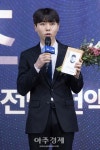 [포토] 배틀그라운드 헤븐 김태성 선수, 명예의 전당 히어로즈 헌액